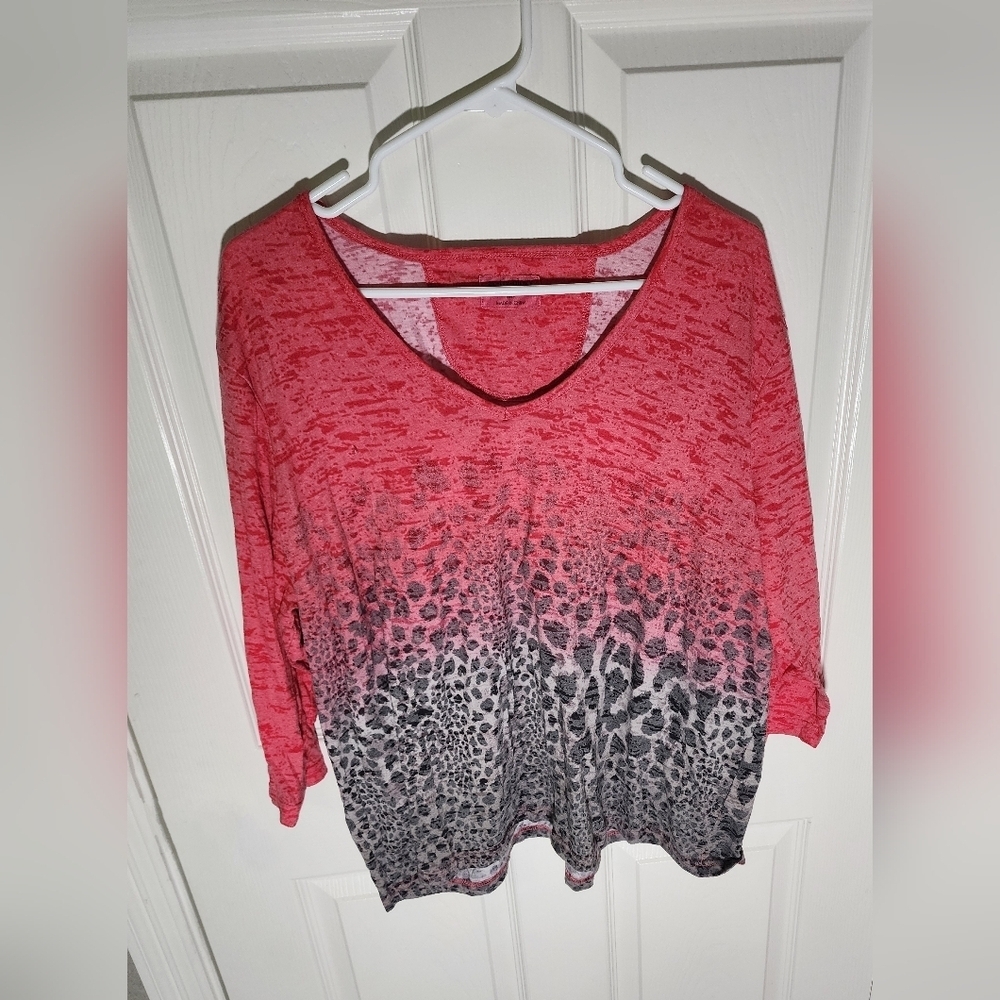Activology Womens Ombre Animal Print V Neck Top